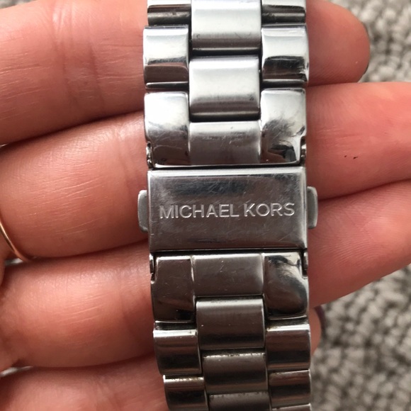 Michael Kors Silver MK5304 Watch with Box - Picture 5 of 6